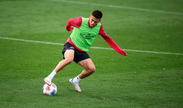 开云体育-曼晚：若埃切维里在药厂仍没有机会，曼城将在一月提前召回