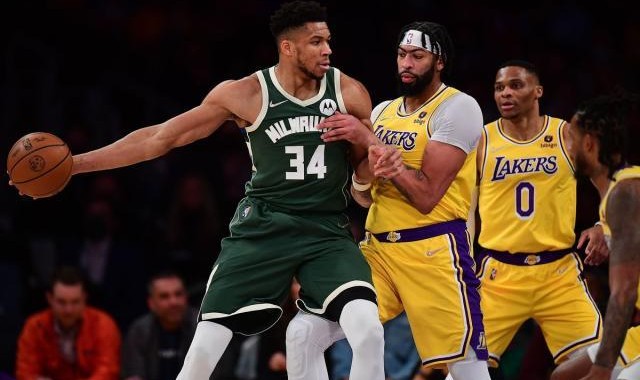 开云体育-交易截止日前30个小时，湖人感受到阵容改变的急迫